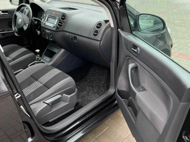 Черный Фольксваген Гольф Плюс, объемом двигателя 1.6 л и пробегом 206 тыс. км за 6499 $, фото 7 на Automoto.ua