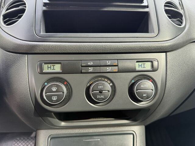 Черный Фольксваген Гольф Плюс, объемом двигателя 1.6 л и пробегом 183 тыс. км за 5950 $, фото 20 на Automoto.ua