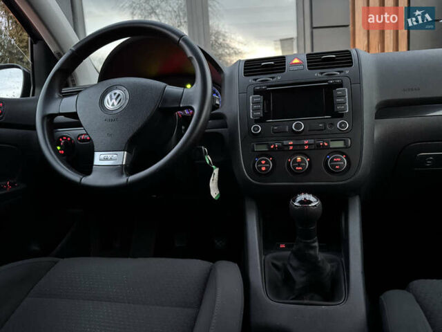 Черный Фольксваген Гольф Плюс, объемом двигателя 1.4 л и пробегом 220 тыс. км за 6290 $, фото 18 на Automoto.ua