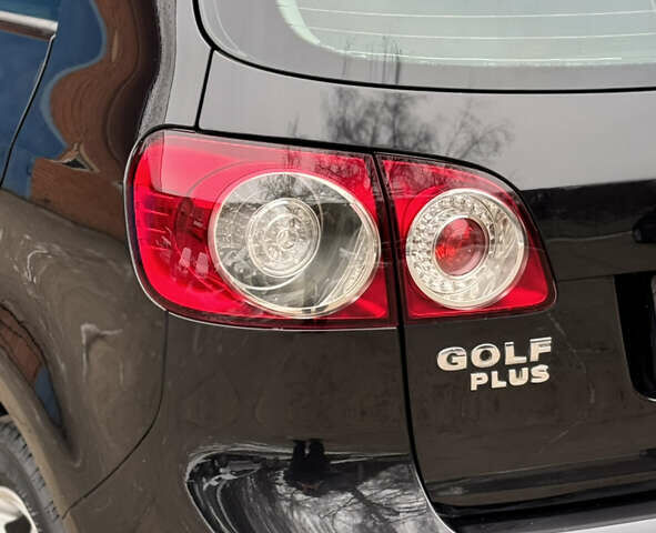 Черный Фольксваген Гольф Плюс, объемом двигателя 1.6 л и пробегом 157 тыс. км за 7199 $, фото 16 на Automoto.ua