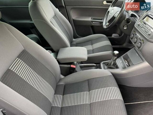 Черный Фольксваген Гольф Плюс, объемом двигателя 1.4 л и пробегом 190 тыс. км за 6500 $, фото 4 на Automoto.ua