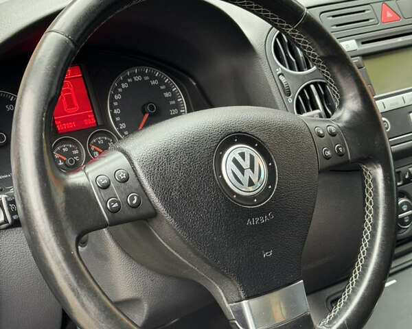 Черный Фольксваген Гольф Плюс, объемом двигателя 1.6 л и пробегом 157 тыс. км за 7199 $, фото 29 на Automoto.ua