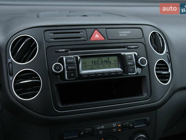 Черный Фольксваген Гольф Плюс, объемом двигателя 1.39 л и пробегом 230 тыс. км за 7999 $, фото 22 на Automoto.ua