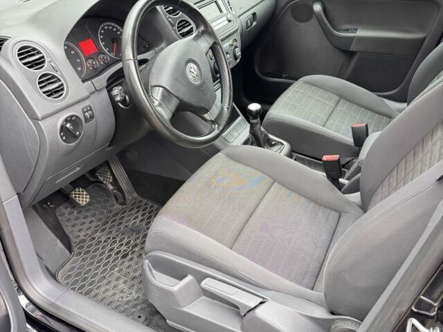 Черный Фольксваген Гольф Плюс, объемом двигателя 1.4 л и пробегом 222 тыс. км за 5999 $, фото 6 на Automoto.ua