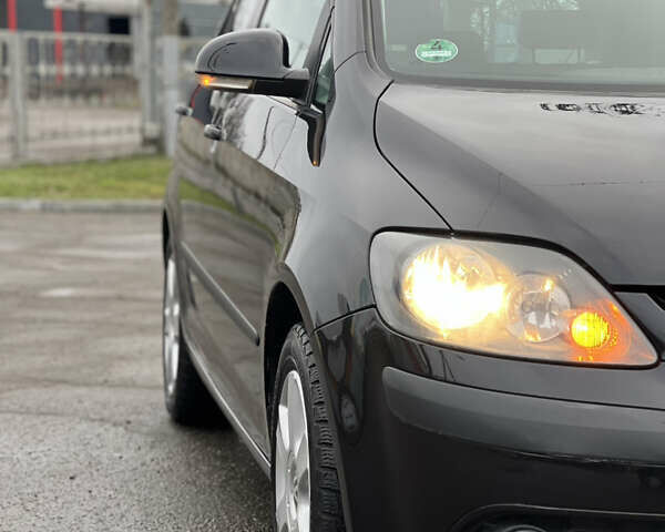 Черный Фольксваген Гольф Плюс, объемом двигателя 1.6 л и пробегом 173 тыс. км за 6750 $, фото 11 на Automoto.ua