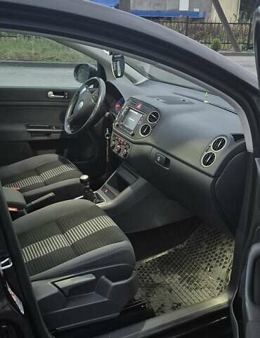 Черный Фольксваген Гольф Плюс, объемом двигателя 1.39 л и пробегом 206 тыс. км за 6700 $, фото 6 на Automoto.ua