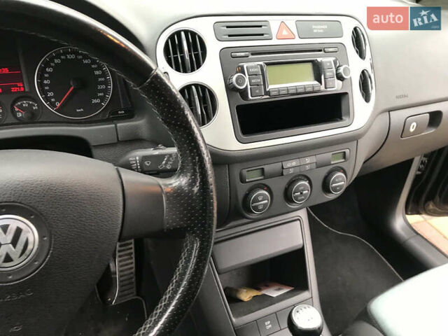 Черный Фольксваген Гольф Плюс, объемом двигателя 1.6 л и пробегом 260 тыс. км за 8300 $, фото 22 на Automoto.ua