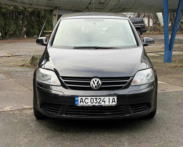 Черный Фольксваген Гольф Плюс, объемом двигателя 1.4 л и пробегом 238 тыс. км за 6200 $, фото 3 на Automoto.ua