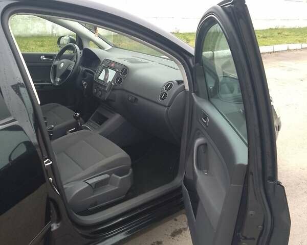 Черный Фольксваген Гольф Плюс, объемом двигателя 1.4 л и пробегом 262 тыс. км за 6700 $, фото 17 на Automoto.ua