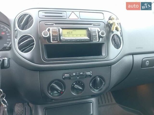 Черный Фольксваген Гольф Плюс, объемом двигателя 1.4 л и пробегом 205 тыс. км за 6300 $, фото 14 на Automoto.ua