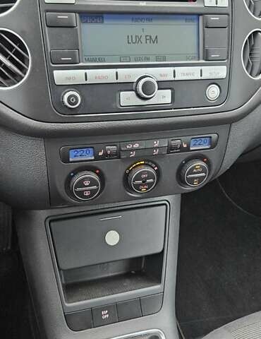 Черный Фольксваген Гольф Плюс, объемом двигателя 1.39 л и пробегом 150 тыс. км за 6300 $, фото 2 на Automoto.ua