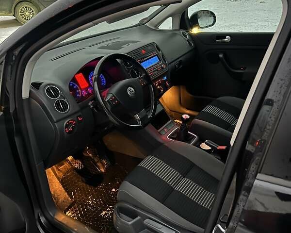 Черный Фольксваген Гольф Плюс, объемом двигателя 1.4 л и пробегом 165 тыс. км за 6800 $, фото 12 на Automoto.ua