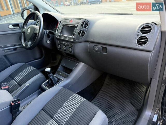 Черный Фольксваген Гольф Плюс, объемом двигателя 2 л и пробегом 240 тыс. км за 7350 $, фото 29 на Automoto.ua