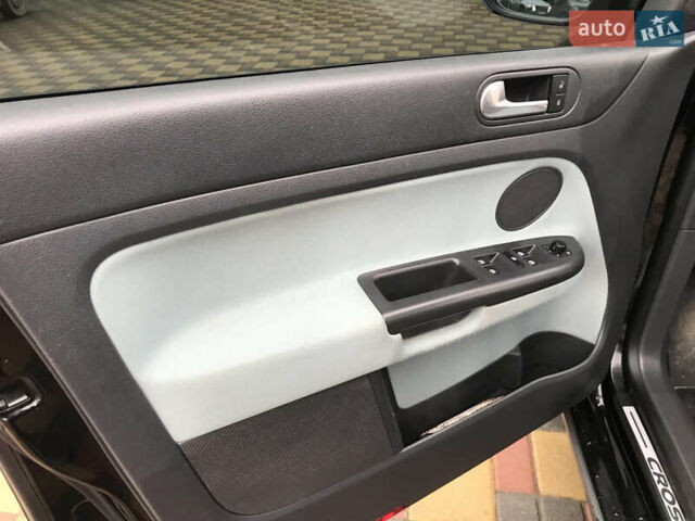 Черный Фольксваген Гольф Плюс, объемом двигателя 1.6 л и пробегом 260 тыс. км за 8300 $, фото 19 на Automoto.ua