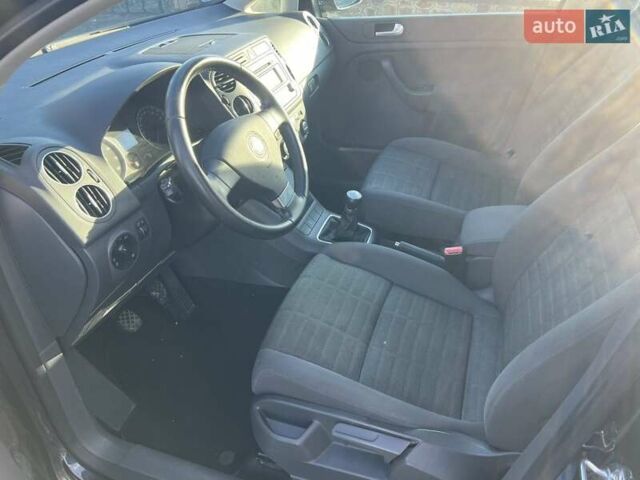 Черный Фольксваген Гольф Плюс, объемом двигателя 1.6 л и пробегом 186 тыс. км за 5850 $, фото 18 на Automoto.ua