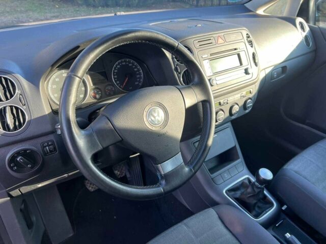 Черный Фольксваген Гольф Плюс, объемом двигателя 1.6 л и пробегом 186 тыс. км за 5700 $, фото 8 на Automoto.ua