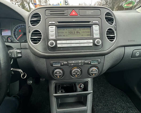 Черный Фольксваген Гольф Плюс, объемом двигателя 1.6 л и пробегом 173 тыс. км за 6750 $, фото 27 на Automoto.ua