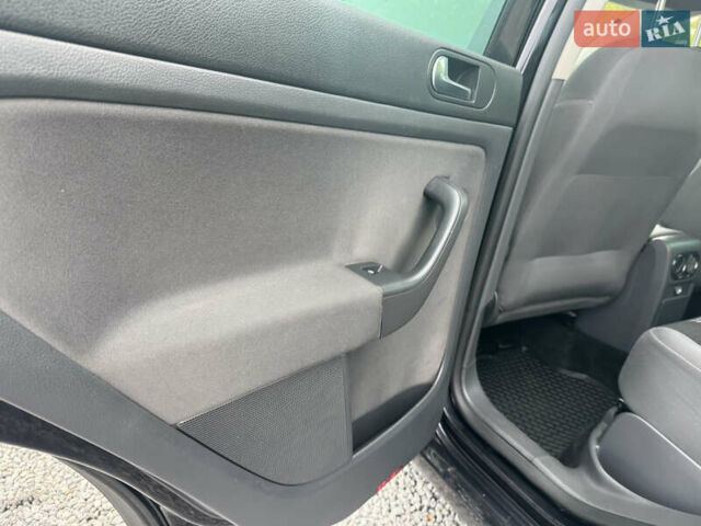 Черный Фольксваген Гольф Плюс, объемом двигателя 1.4 л и пробегом 214 тыс. км за 7199 $, фото 8 на Automoto.ua