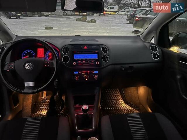 Черный Фольксваген Гольф Плюс, объемом двигателя 1.4 л и пробегом 165 тыс. км за 6800 $, фото 14 на Automoto.ua