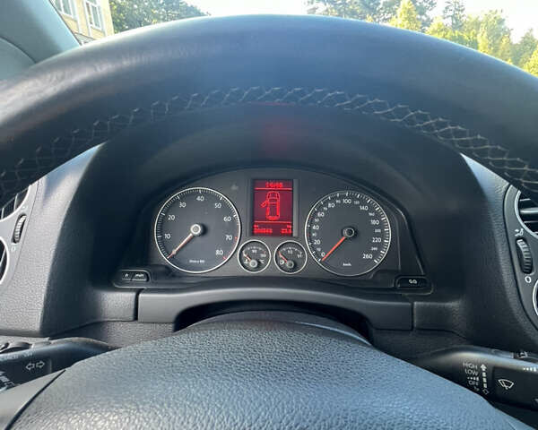 Черный Фольксваген Гольф Плюс, объемом двигателя 1.39 л и пробегом 206 тыс. км за 6800 $, фото 11 на Automoto.ua