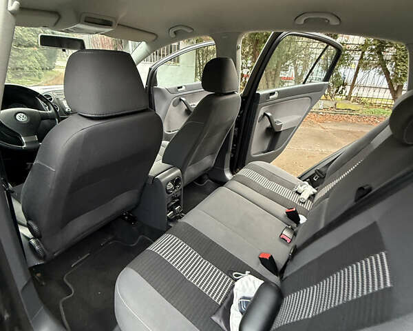 Черный Фольксваген Гольф Плюс, объемом двигателя 1.4 л и пробегом 238 тыс. км за 6200 $, фото 12 на Automoto.ua