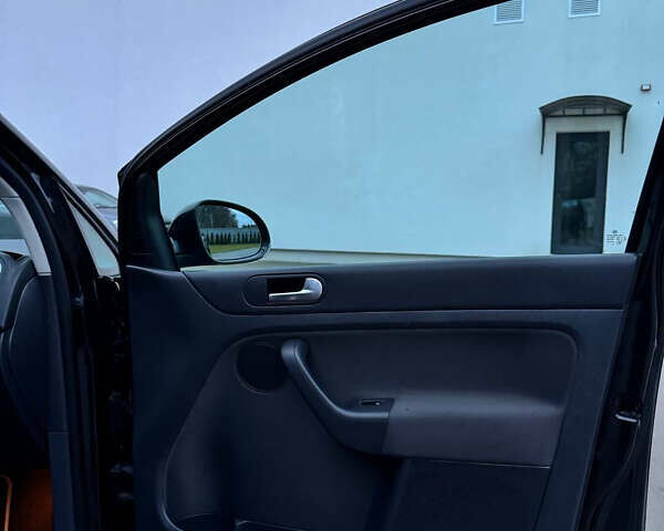 Черный Фольксваген Гольф Плюс, объемом двигателя 1.4 л и пробегом 181 тыс. км за 6400 $, фото 19 на Automoto.ua