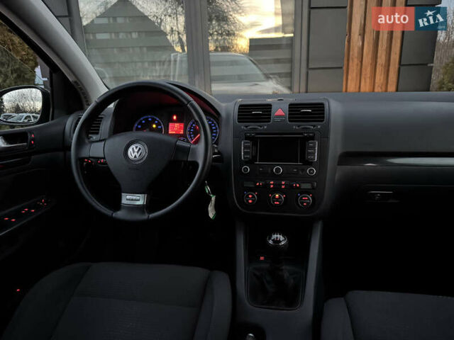 Черный Фольксваген Гольф Плюс, объемом двигателя 1.4 л и пробегом 220 тыс. км за 6290 $, фото 17 на Automoto.ua