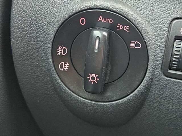 Черный Фольксваген Гольф Плюс, объемом двигателя 1.4 л и пробегом 150 тыс. км за 6500 $, фото 7 на Automoto.ua