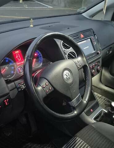 Черный Фольксваген Гольф Плюс, объемом двигателя 1.39 л и пробегом 206 тыс. км за 6700 $, фото 8 на Automoto.ua