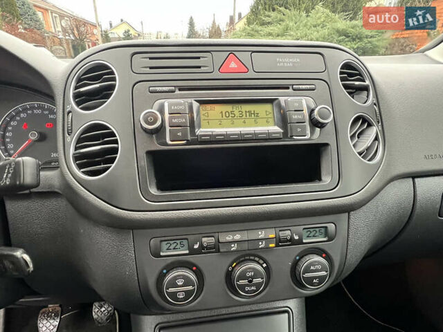 Черный Фольксваген Гольф Плюс, объемом двигателя 1.4 л и пробегом 181 тыс. км за 6850 $, фото 11 на Automoto.ua