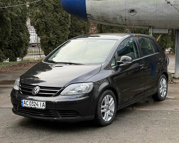 Черный Фольксваген Гольф Плюс, объемом двигателя 1.4 л и пробегом 238 тыс. км за 6200 $, фото 4 на Automoto.ua