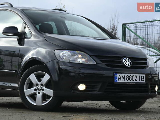 Черный Фольксваген Гольф Плюс, объемом двигателя 1.39 л и пробегом 230 тыс. км за 7999 $, фото 2 на Automoto.ua