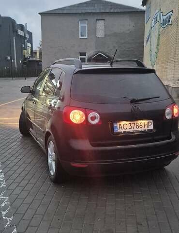 Черный Фольксваген Гольф Плюс, объемом двигателя 1.39 л и пробегом 206 тыс. км за 6700 $, фото 4 на Automoto.ua