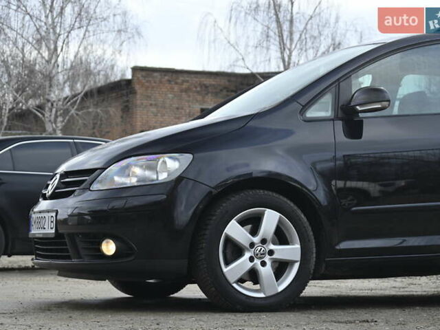 Черный Фольксваген Гольф Плюс, объемом двигателя 1.39 л и пробегом 230 тыс. км за 7999 $, фото 5 на Automoto.ua