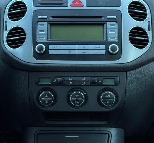 Черный Фольксваген Гольф Плюс, объемом двигателя 1.6 л и пробегом 195 тыс. км за 7499 $, фото 28 на Automoto.ua