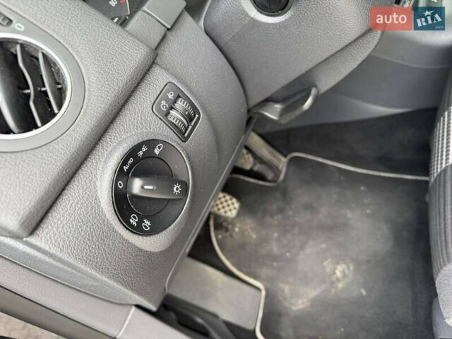 Черный Фольксваген Гольф Плюс, объемом двигателя 1.4 л и пробегом 190 тыс. км за 6500 $, фото 6 на Automoto.ua