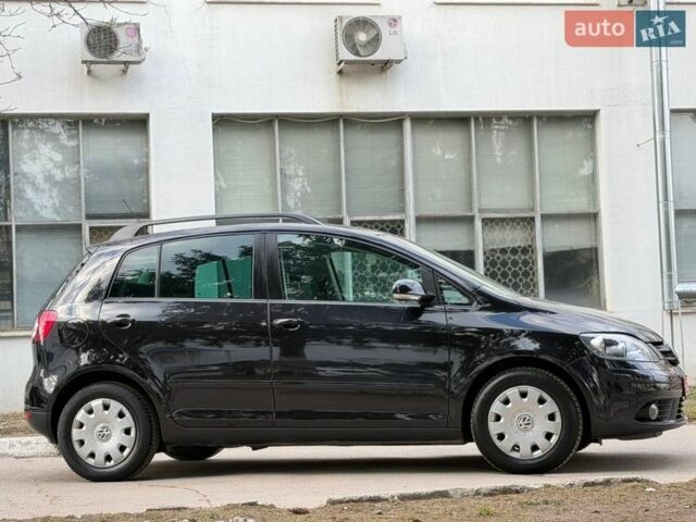 Черный Фольксваген Гольф Плюс, объемом двигателя 1.6 л и пробегом 187 тыс. км за 7650 $, фото 6 на Automoto.ua
