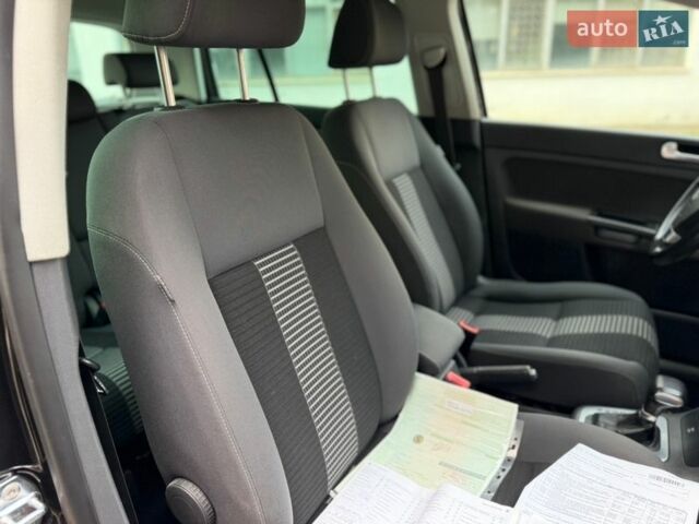 Черный Фольксваген Гольф Плюс, объемом двигателя 1.6 л и пробегом 187 тыс. км за 7650 $, фото 76 на Automoto.ua