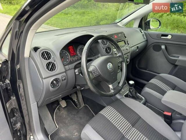 Черный Фольксваген Гольф Плюс, объемом двигателя 1.4 л и пробегом 190 тыс. км за 6500 $, фото 10 на Automoto.ua