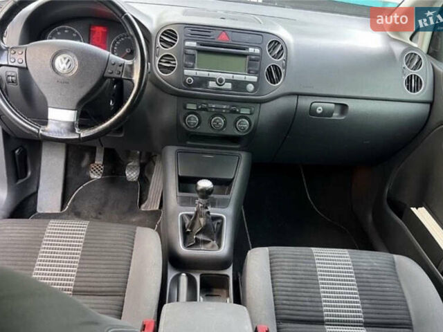 Черный Фольксваген Гольф Плюс, объемом двигателя 1.4 л и пробегом 199 тыс. км за 4250 $, фото 12 на Automoto.ua
