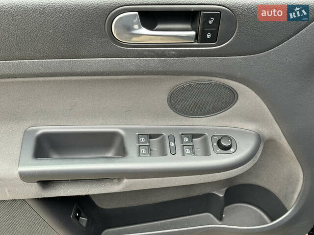 Черный Фольксваген Гольф Плюс, объемом двигателя 1.6 л и пробегом 157 тыс. км за 7199 $, фото 31 на Automoto.ua