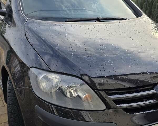 Черный Фольксваген Гольф Плюс, объемом двигателя 1.6 л и пробегом 150 тыс. км за 6200 $, фото 1 на Automoto.ua