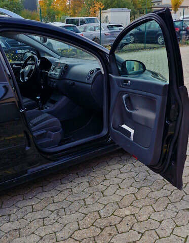 Черный Фольксваген Гольф Плюс, объемом двигателя 1.4 л и пробегом 200 тыс. км за 4799 $, фото 6 на Automoto.ua