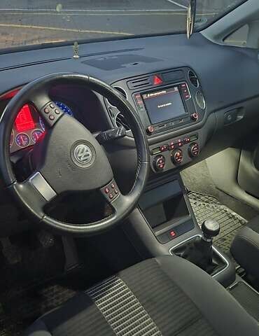 Черный Фольксваген Гольф Плюс, объемом двигателя 1.39 л и пробегом 206 тыс. км за 6700 $, фото 7 на Automoto.ua