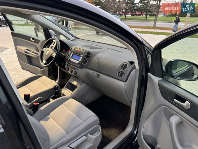 Черный Фольксваген Гольф Плюс, объемом двигателя 1.4 л и пробегом 218 тыс. км за 6250 $, фото 24 на Automoto.ua