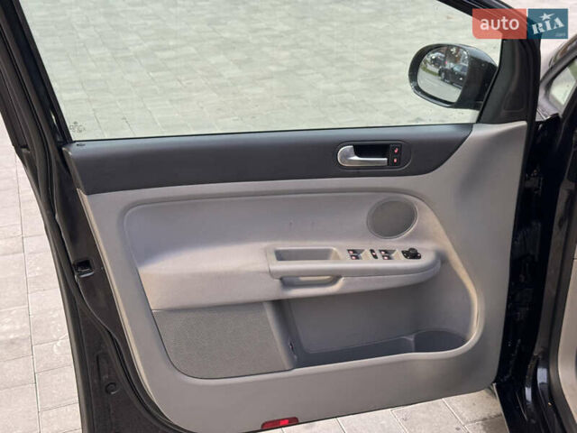 Черный Фольксваген Гольф Плюс, объемом двигателя 1.4 л и пробегом 218 тыс. км за 6250 $, фото 11 на Automoto.ua