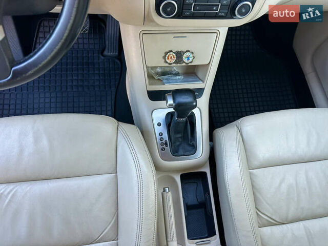 Черный Фольксваген Гольф Плюс, объемом двигателя 1.4 л и пробегом 228 тыс. км за 9300 $, фото 19 на Automoto.ua