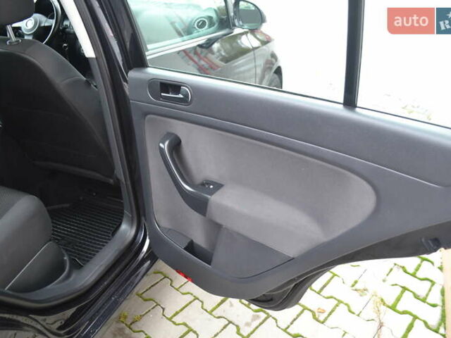 Черный Фольксваген Гольф Плюс, объемом двигателя 1.6 л и пробегом 190 тыс. км за 8550 $, фото 27 на Automoto.ua