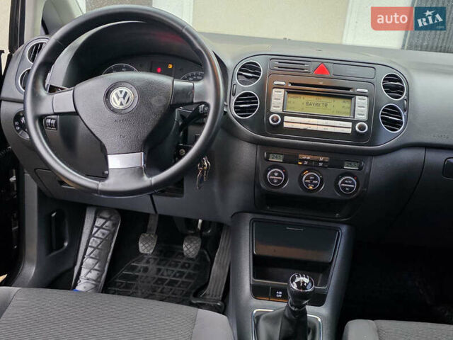 Черный Фольксваген Гольф Плюс, объемом двигателя 1.6 л и пробегом 142 тыс. км за 7200 $, фото 10 на Automoto.ua