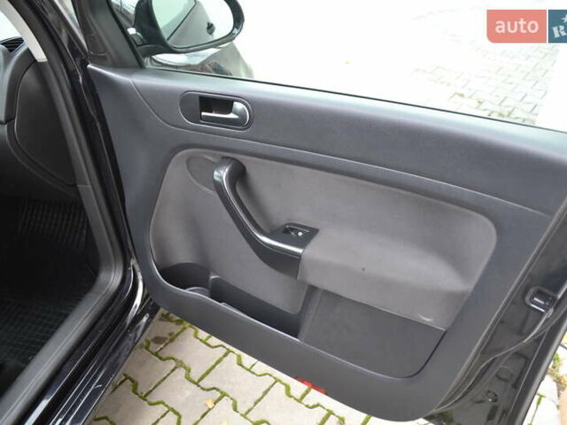 Черный Фольксваген Гольф Плюс, объемом двигателя 1.6 л и пробегом 190 тыс. км за 8550 $, фото 32 на Automoto.ua